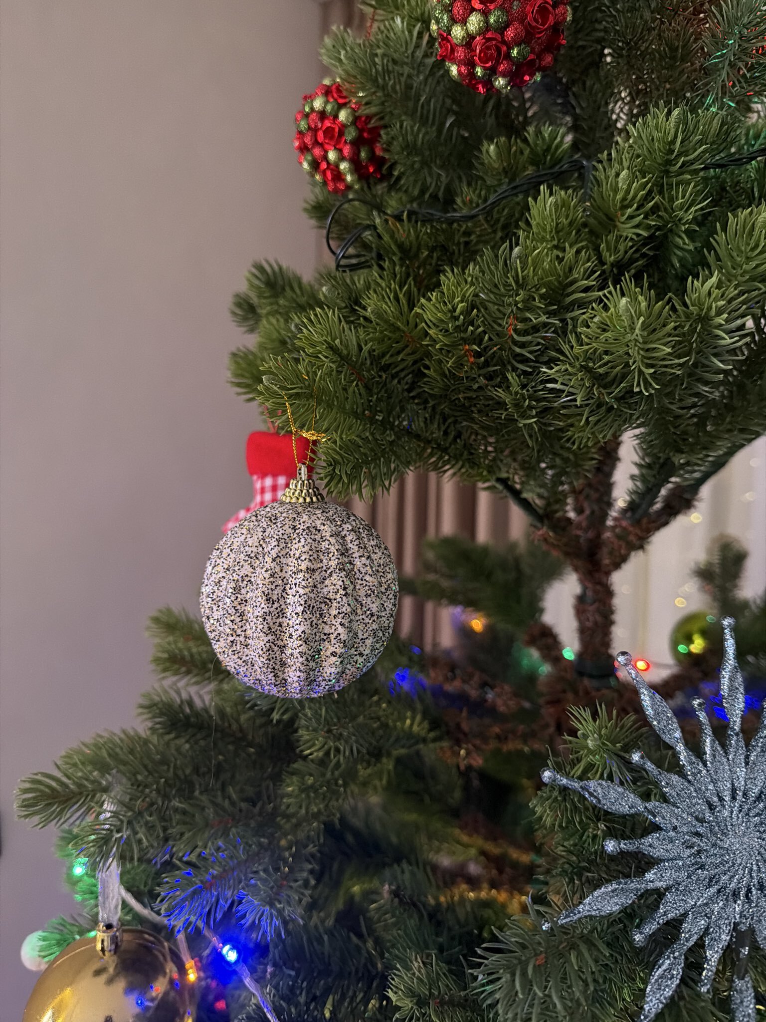 Фотография покупателя товара Ёлочные игрушки «Элаесс», шары новогодние, d=8 см, набор 3 шт., серебро - Фото 1