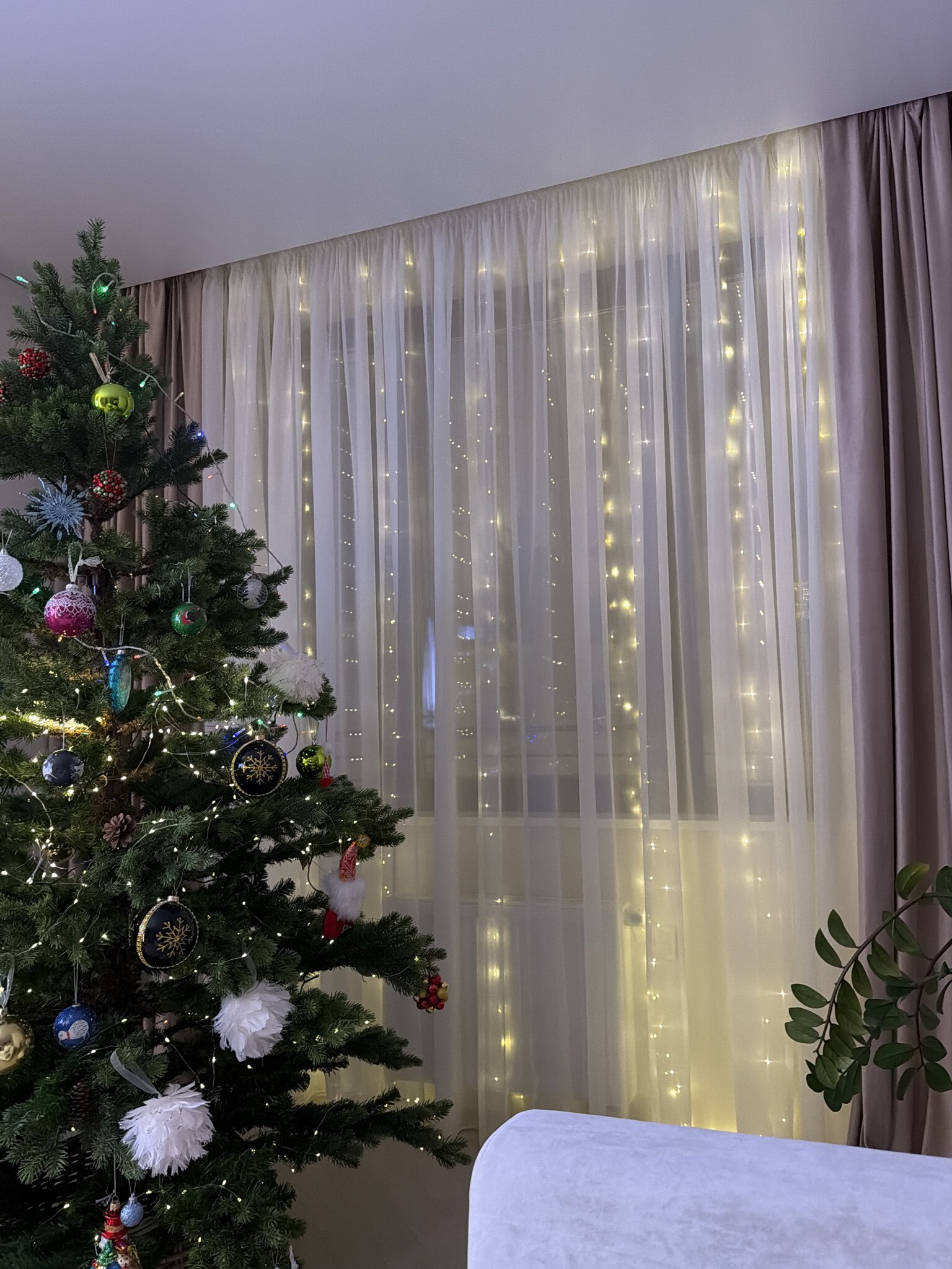 Фотография покупателя товара Гирлянда «Занавес» 2.8×3 м роса на крючках, IP20, серебристая нить, 300 LED, свечение тёплое белое, мерцание, USB - Фото 1