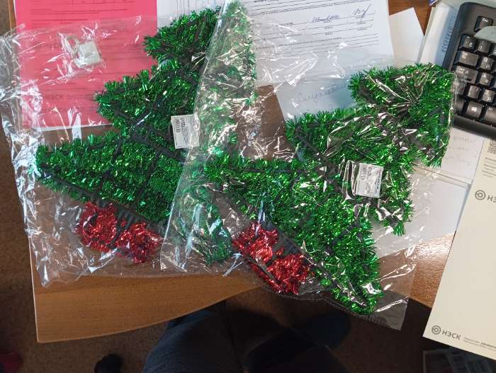 Фотография покупателя товара Светодиодная фигура из мишуры «Елочка зеленая» 36×28 см, 20 LED, батарейки AG10×3 (в комплекте), свечение тёплое белое - Фото 2