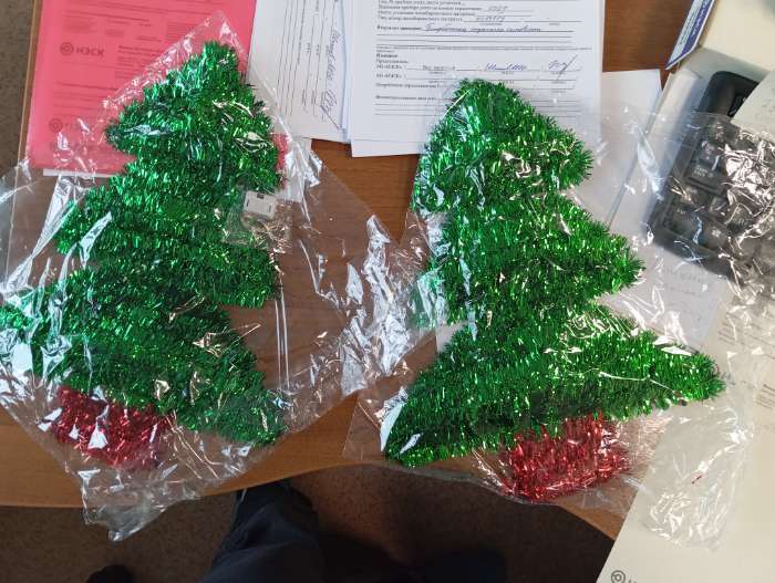 Фотография покупателя товара Светодиодная фигура из мишуры «Елочка зеленая» 36×28 см, 20 LED, батарейки AG10×3 (в комплекте), свечение тёплое белое - Фото 3