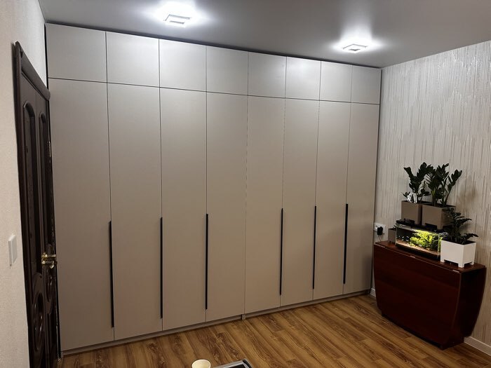 Фотография покупателя товара Шкаф прямой трёхстворчатый «Бруно», 1200×505×2216 мм, цвет белый - Фото 2