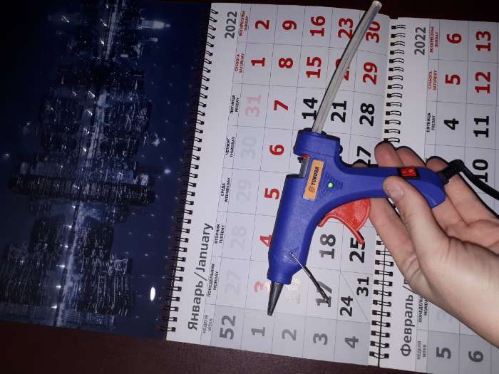 Фотография покупателя товара Клеевой пистолет ТУНДРА, 20 Вт, 220 В, шнур 1.2 м, выключатель, индикатор, антикапля, 7 мм - Фото 22