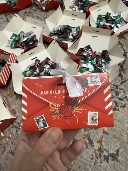 Фотография покупателя товара Бонбоньерка новогодняя «Новогодний подарок», 10×5.5×5.5 см, Новый год - Фото 3