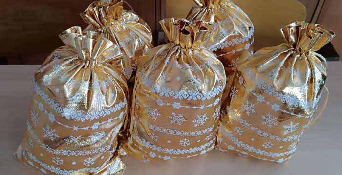 Фотография покупателя товара Мешочек подарочный новогодний парча «Ёлочка», 20×30 см ± 1.5 см - Фото 6