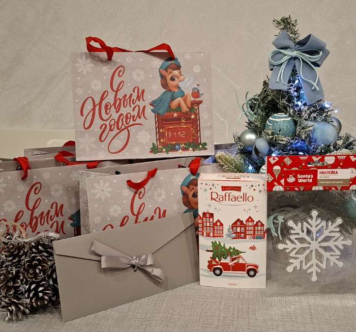 Фотография покупателя товара Пакет подарочный новогодний крафтовый «С Новым годом», MS 18×23×10 см - Фото 2