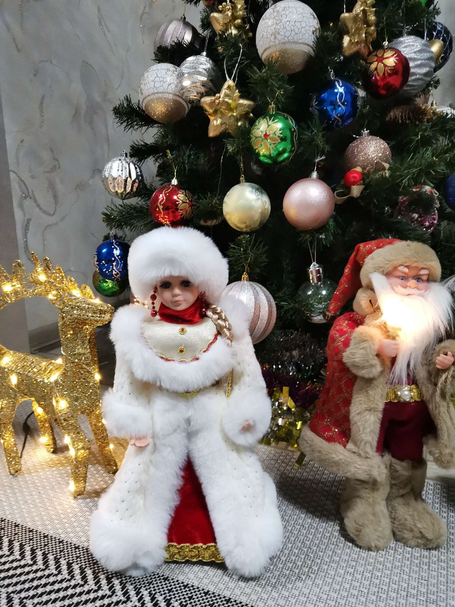 Фотография покупателя товара Снегурочка под ёлку «Зимнее волшебство. Шик в бело-красной шубке» двигается, 40 см - Фото 1