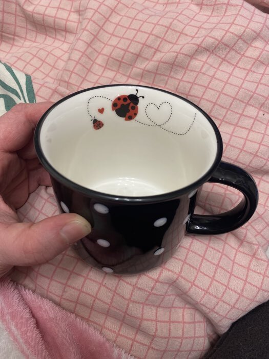Фотография покупателя товара Кружка Доляна «Божья коровка», 370 мл, фарфор, чёрная - Фото 1