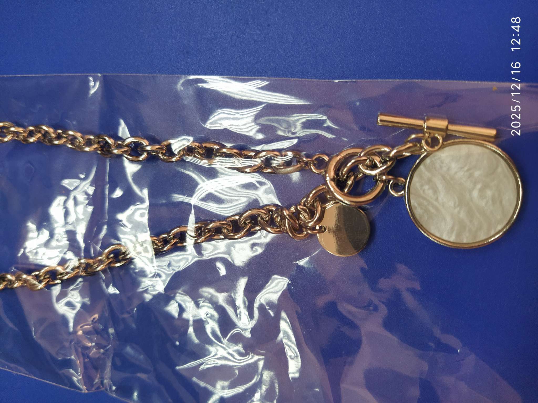 Фотография покупателя товара Кулон «Цепь» перламутровый медальон, бежевый в серебре, 42 см - Фото 1