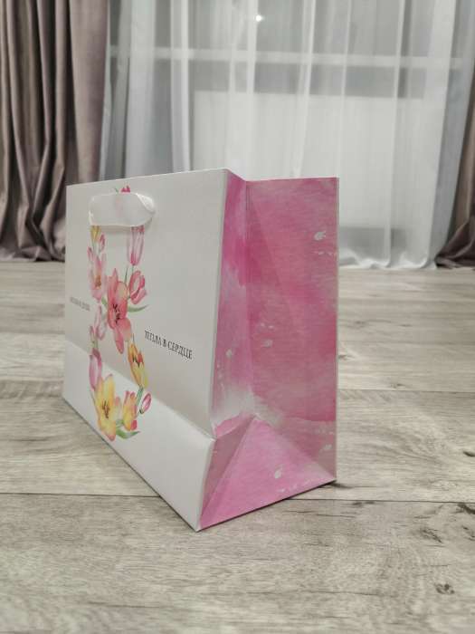 Фотография покупателя товара Пакет подарочный ламинированный горизонтальный, упаковка, «Весны в душе» MS 23 х 18 х 10 см