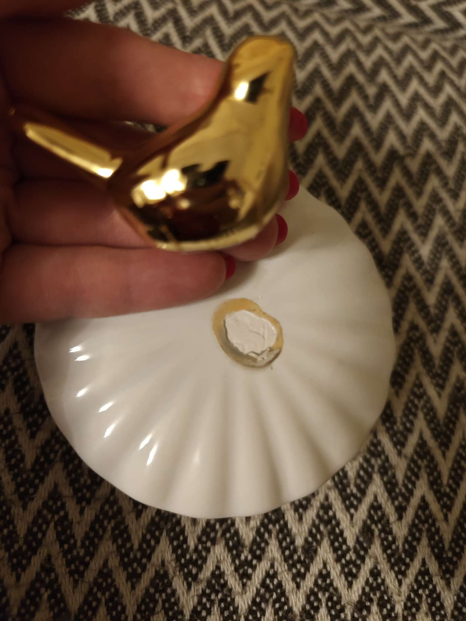 Фотография покупателя товара Банка для сыпучих Доляна «Золотое крыло», 900 мл, 12×17 см, керамика, белая - Фото 11