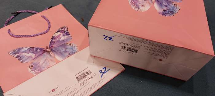 Фотография покупателя товара Пакет подарочный ламинированный вертикальный «Портрет бабочки» 26×12×32 см - Фото 1