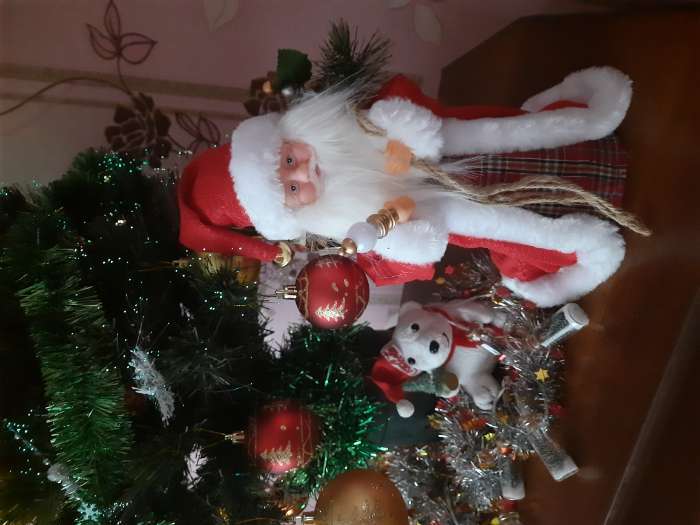 Фотография покупателя товара Дед Мороз "В красной шубке" двигается, 29 см, с подарками - Фото 5