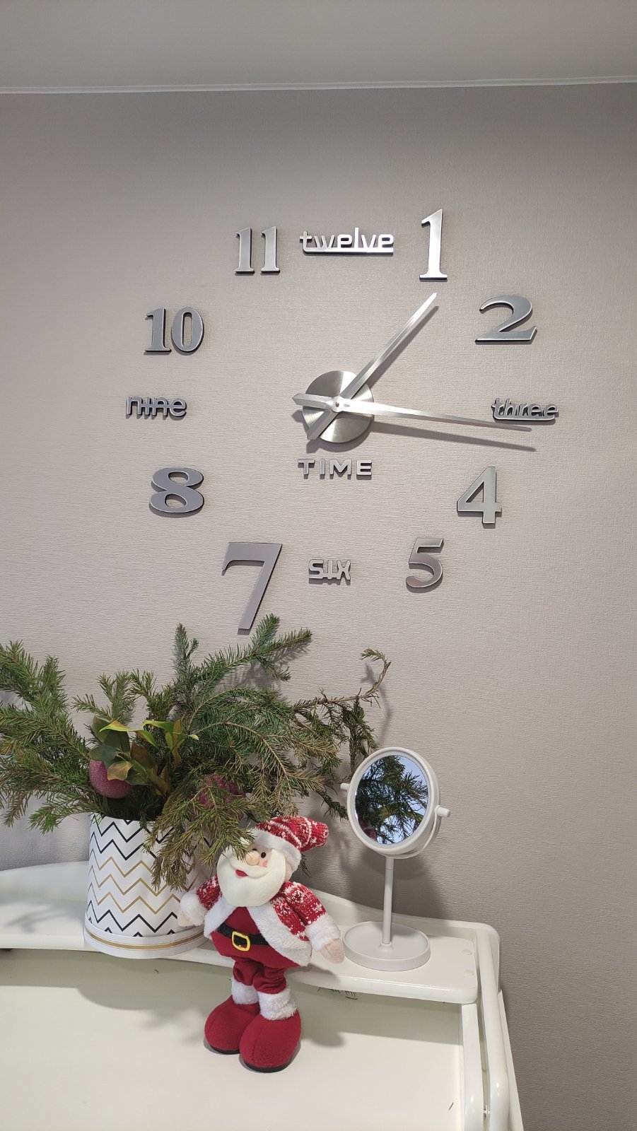 Фотография покупателя товара Часы-наклейка, серия: DIY, "Клермонт", плавный ход, d-120 см, 1 АА, серебро - Фото 6