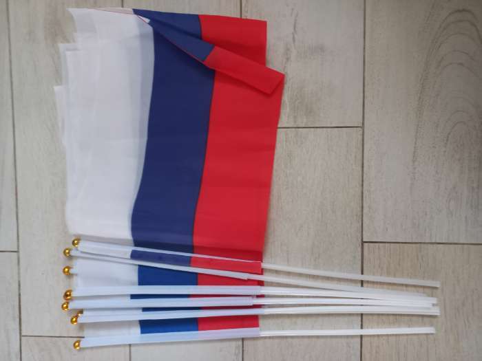 Фотография покупателя товара Флаг России, 20 х 30 см, шток 40 см, полиэфирный шёлк - Фото 2