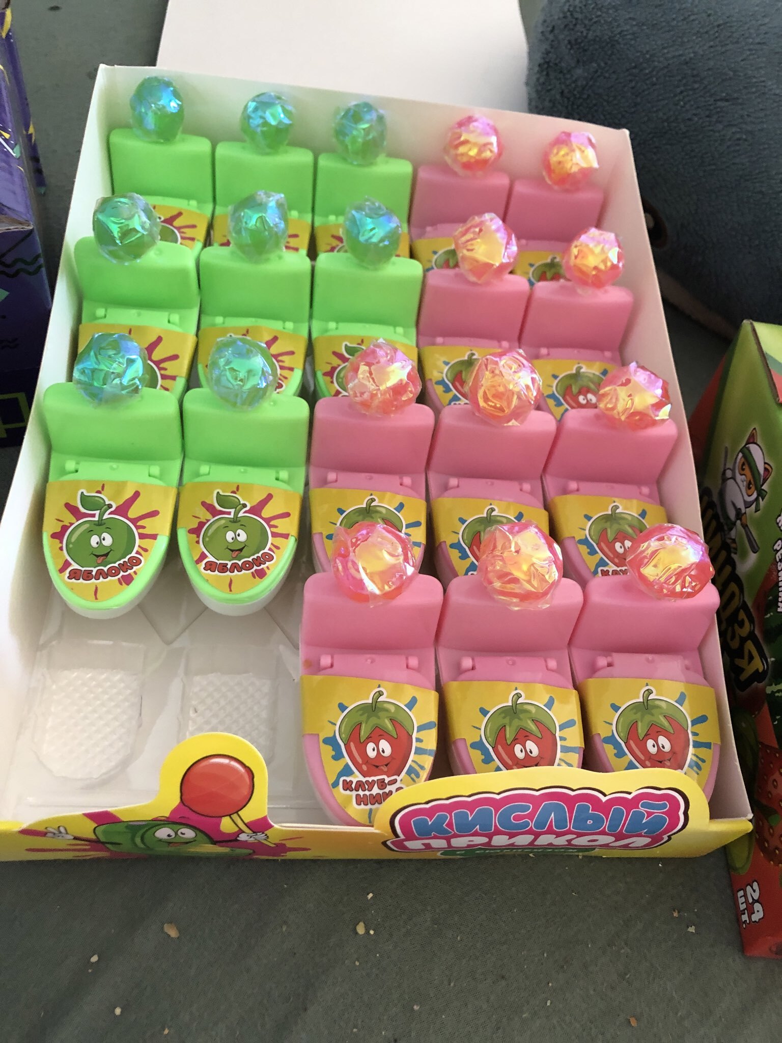 Фотография покупателя товара Карамель взрывная «Приколисты. Crazy Глаз» с игрушкой и татуировкой, 1 г - Фото 4