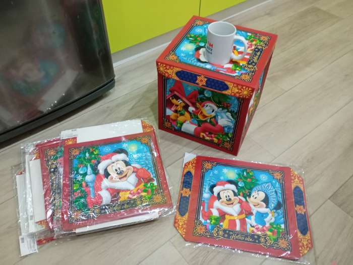 Фотография покупателя товара Коробка складная новогодняя «Сказочного Нового года», 30×30×30 см - Фото 2