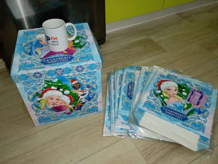 Фотография покупателя товара Коробка складная новогодняя «Сказочного Нового года», 30×30×30 см - Фото 1