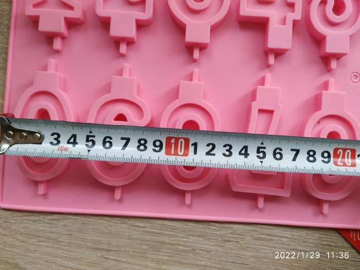 Фотография покупателя товара Форма для выпечки Доляна «Цифры», силикон, 26×21 см, 10 ячеек (7×4 см), цвет МИКС - Фото 8