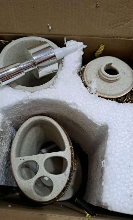 Фотография покупателя товара УЦЕНКА Набор для ванной «Вензеля», 4 предмета (мыльница, дозатор для мыла, 2 стакана) - Фото 6