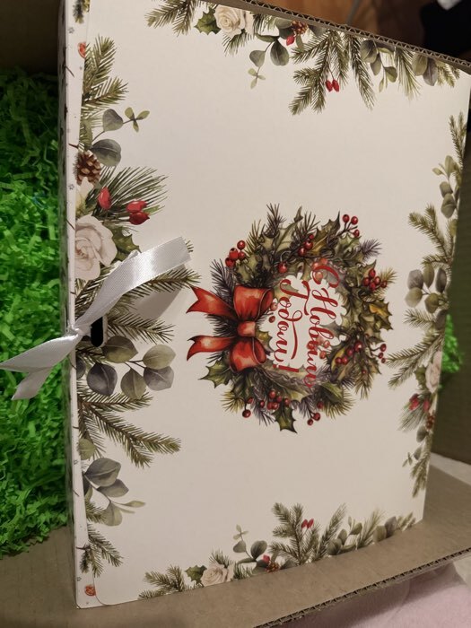 Фотография покупателя товара Коробка подарочная новогодняя складная, упаковка «Счастливого Нового года и Рождества», 31×24.5×8 см . - Фото 1