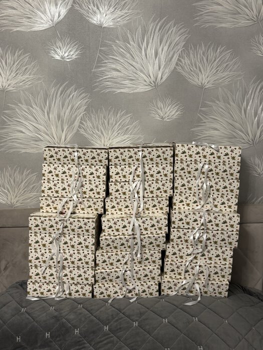 Фотография покупателя товара Коробка подарочная новогодняя складная, упаковка «Счастливого Нового года и Рождества», 31×24.5×8 см . - Фото 2