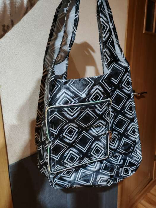 Фотография покупателя товара Сумка хозяйственная на кнопке, складная, цвет чёрный - Фото 3