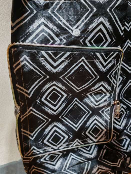 Фотография покупателя товара Сумка хозяйственная на кнопке, складная, цвет чёрный - Фото 5