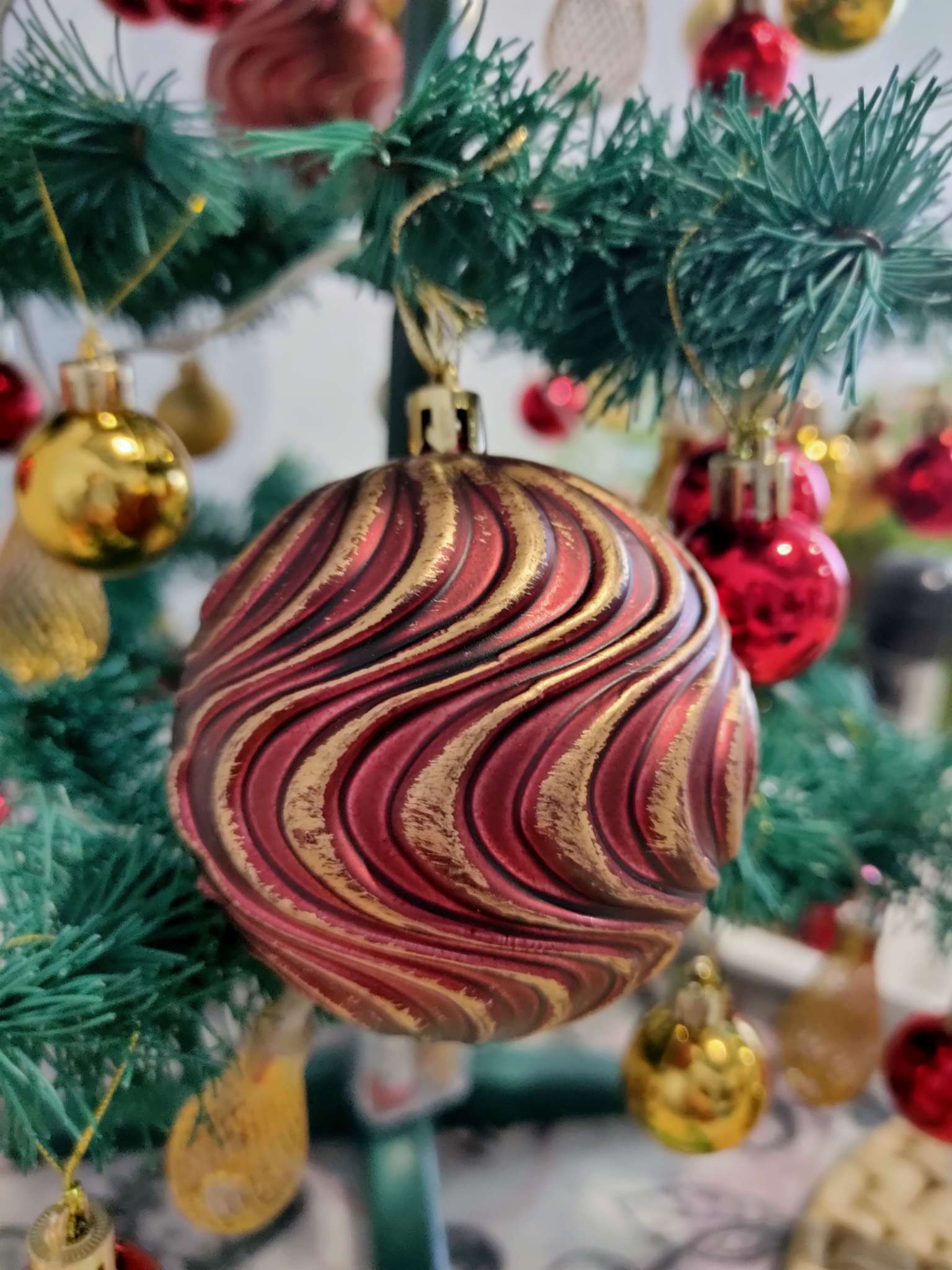 Фотография покупателя товара Ёлочные игрушки «Ширин», шары новогодние, d=8 см, набор 2 шт., волна, зелёно-золотой - Фото 9