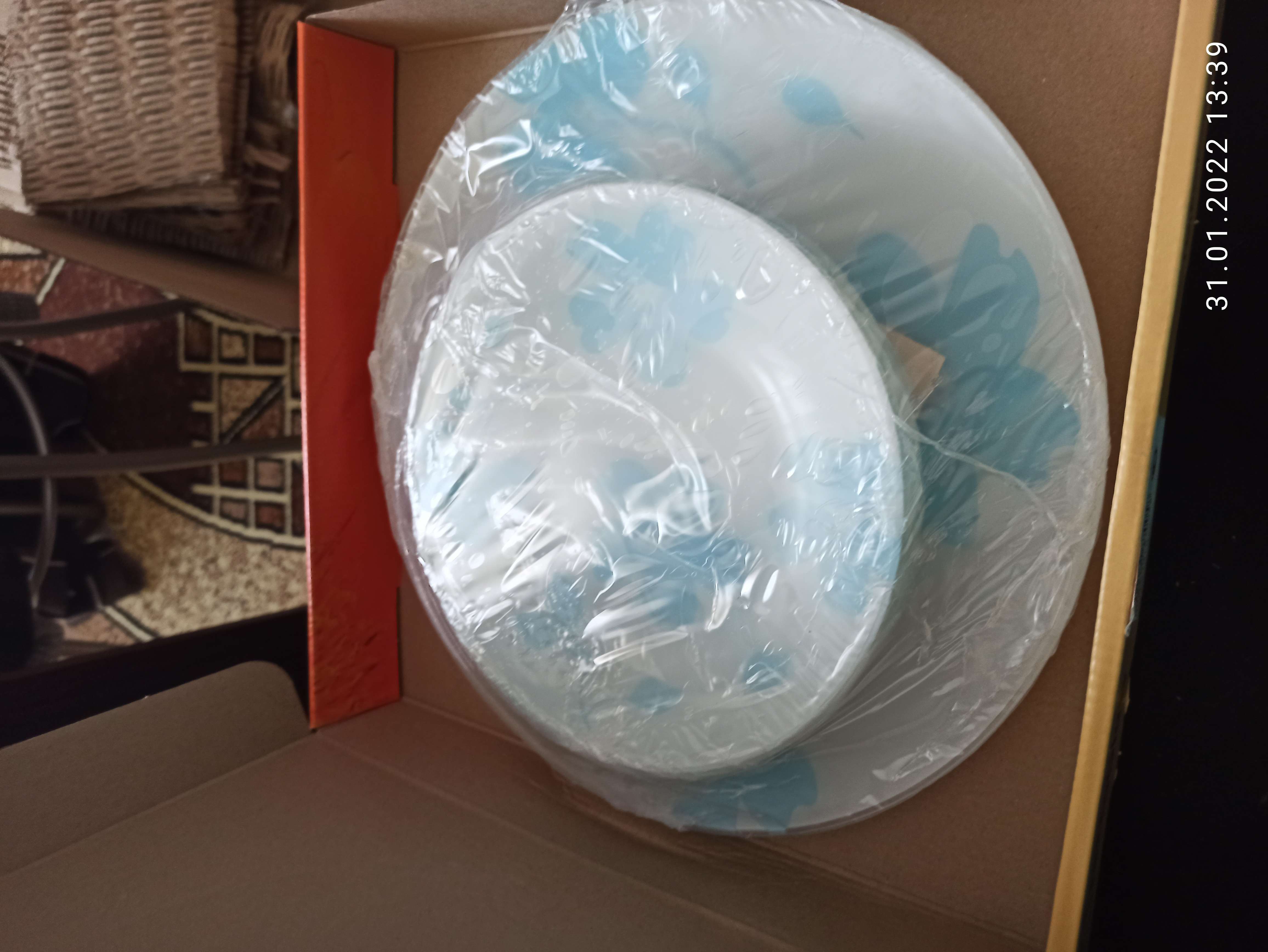 Фотография покупателя товара Набор тарелок «Флорин», 7 предметов: d=30 см - 1 шт, d=20 см - 6 шт, цвет бело-голубой - Фото 2