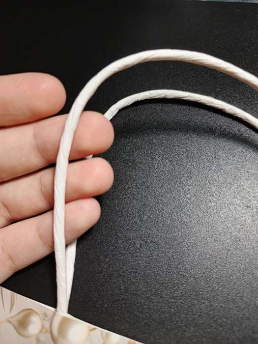 Фотография покупателя товара Пакет подарочный новогодний «Лошадки 2026», белый крафт, 32×28×15 см - Фото 3