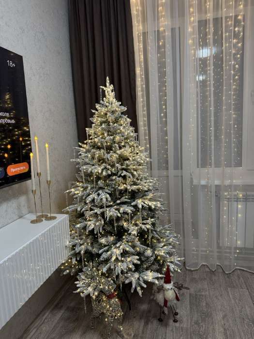 Фотография покупателя товара Искусственная ёлка заснеженная «Зимнее волшебство. Уральская», 210 см, 1090 смешанных веток на крючках - Фото 5