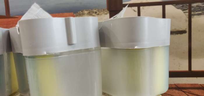 Фотография покупателя товара Дозатор для моющего средства с подставкой для губки Доляна, губка в комплекте, 385 мл, цвет белый - Фото 33