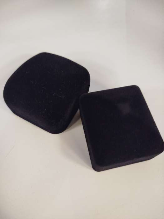 Фотография покупателя товара Футляр под кольцо, серьги «Квадро», бархатный, 5.5×5 см, чёрный - Фото 1