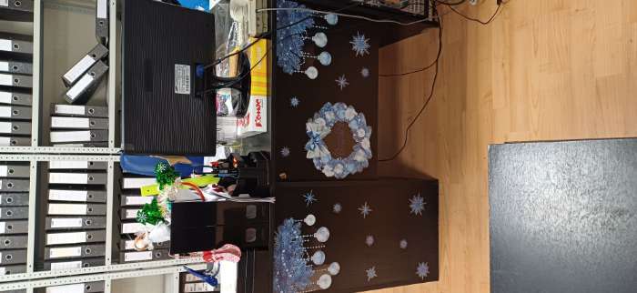 Фотография покупателя товара Наклейки на окна многоразовые «Новогодний венок», 50×70 см - Фото 13