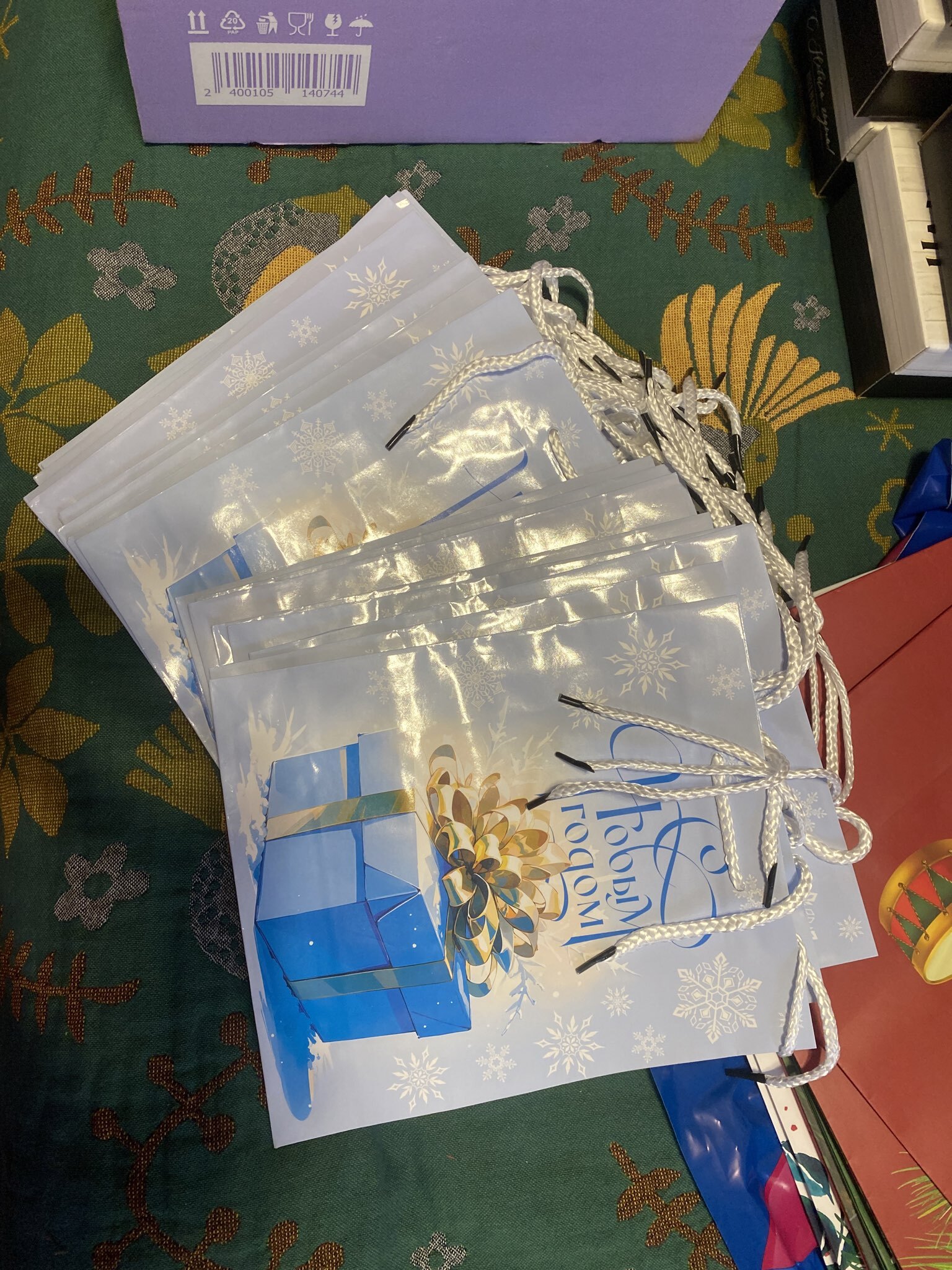 Фотография покупателя товара УЦЕНКА Пакет подарочный ламинированный новогодний «Новый год», ML 21×25×8 см, МИКС - Фото 1