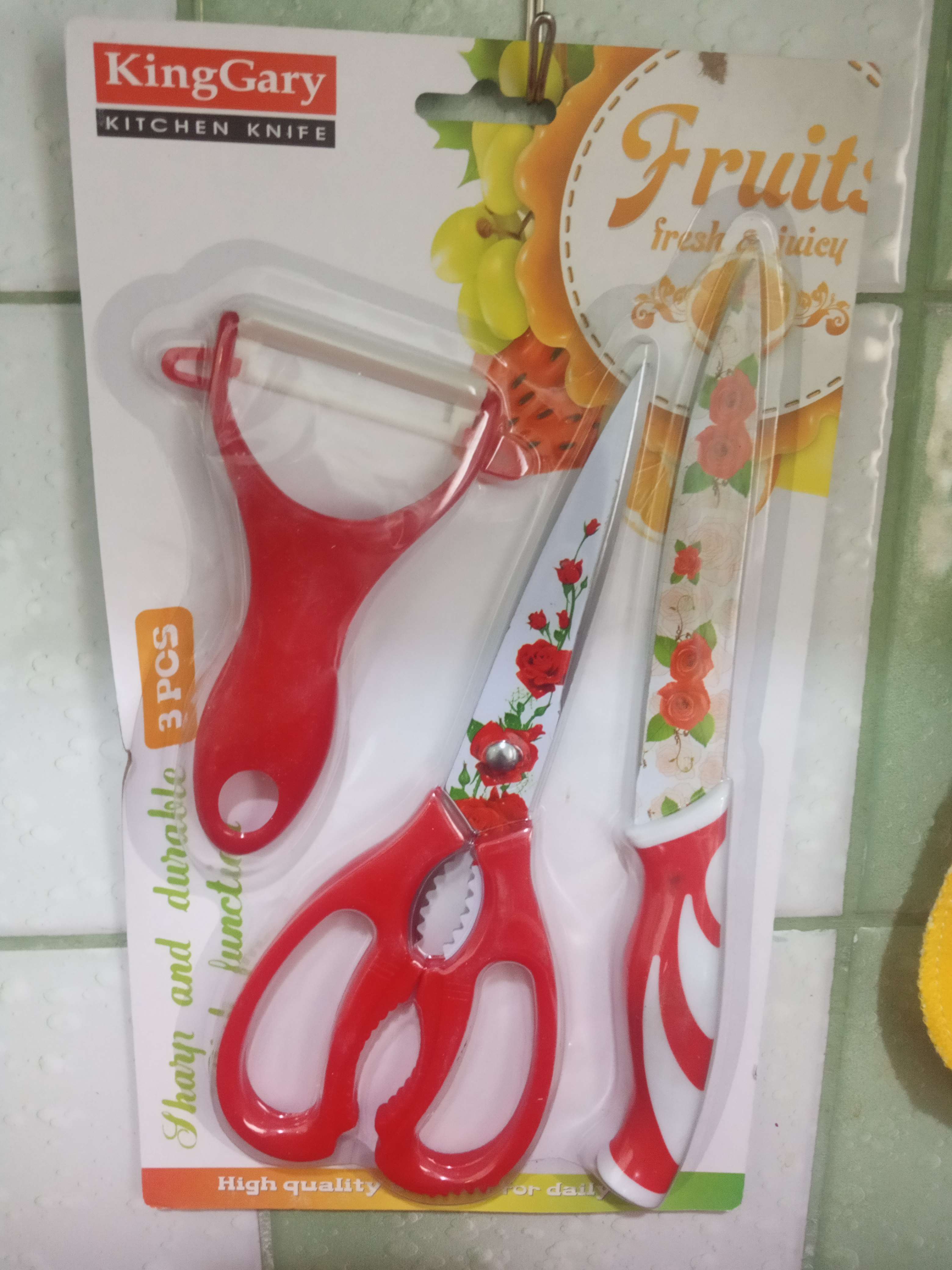 Фотография покупателя товара Набор кухонных принадлежностей «Цветение», 3 предмета: нож 12,5 см, ножницы, овощечистка, цвет красный