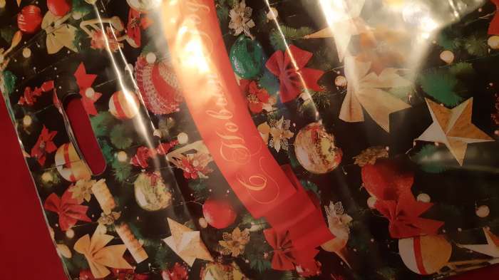 Фотография покупателя товара Пакет подарочный новогодний «С Новым годом», полиэтиленовый с вырубной ручкой, 38×47 см, 60 мкм - Фото 3