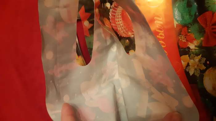 Фотография покупателя товара Пакет подарочный новогодний «С Новым годом», полиэтиленовый с вырубной ручкой, 38×47 см, 60 мкм - Фото 2