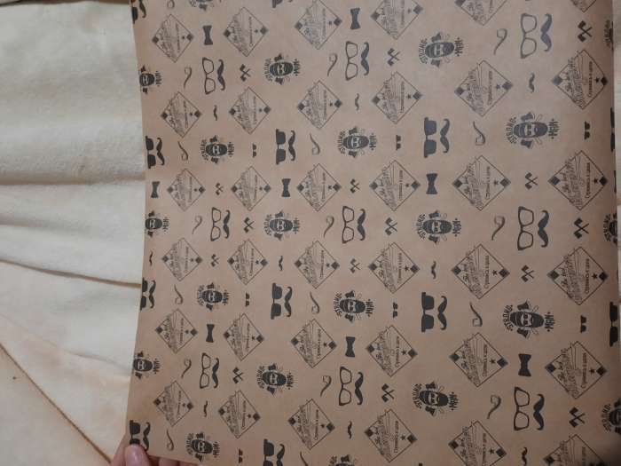 Фотография покупателя товара Набор крафтовой бумаги с печатью "Мужская", 70 х 100 cм, 3 листа - Фото 6