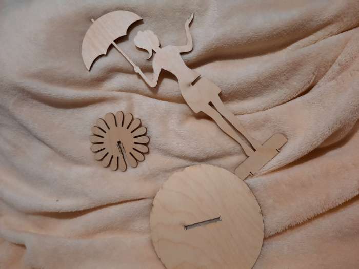 Фотография покупателя товара Салфетница деревянная «Девушка с зонтиком», 25×13×13 см - Фото 2