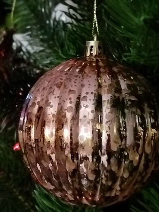 Фотография покупателя товара Ёлочные игрушки «Винтаж», шары новогодние, d=8 см, набор 4 шт., полосы, красный - Фото 3