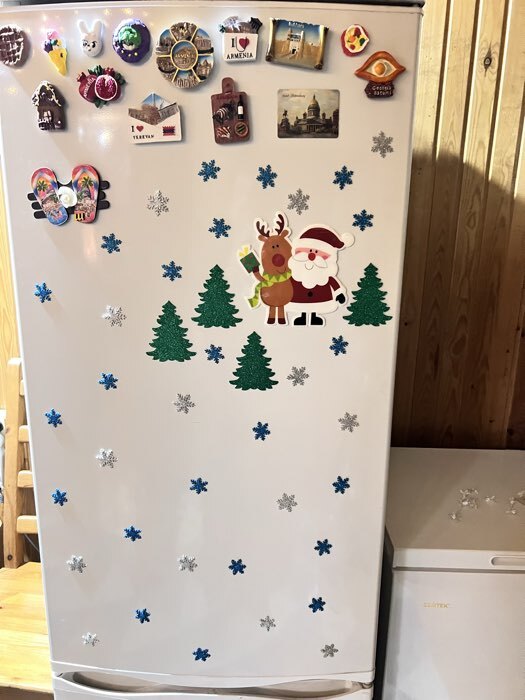 Фотография покупателя товара Наклейка на стекло «Дед Мороз с колокольчиками», 13.5×17.5 см - Фото 1