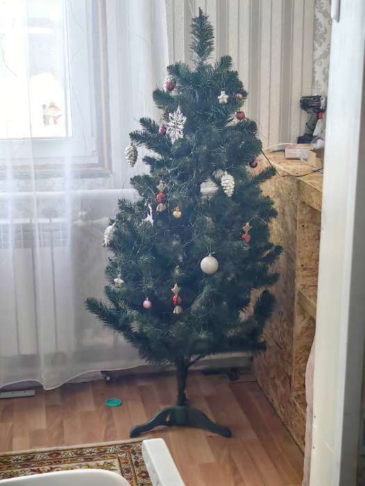 Фотография покупателя товара Искусственная ёлка «Королевская», 140 см, d нижнего яруса 75 см, ПВХ 154 ветки отгибаются - Фото 2