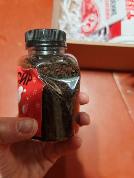 Фотография покупателя товара Подарочный набор гифтбокс «Новогодний подарок»: термостакан, чай, леденец, драже, молочный шоколад. - Фото 13