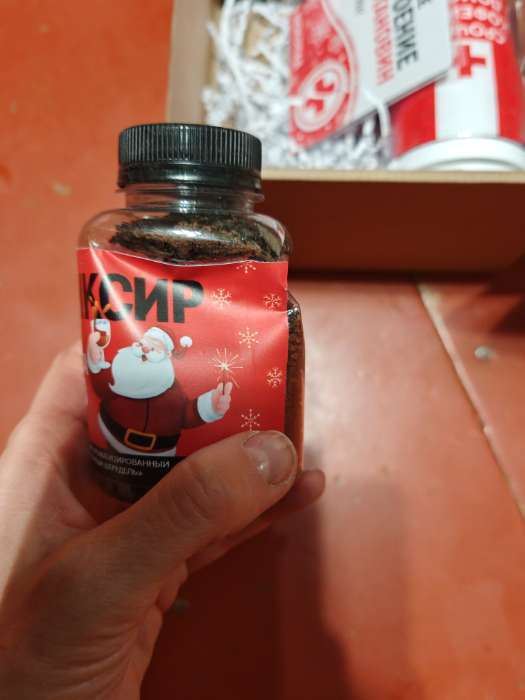 Фотография покупателя товара Подарочный набор гифтбокс «Новогодний подарок»: термостакан, чай, леденец, драже, молочный шоколад. - Фото 14