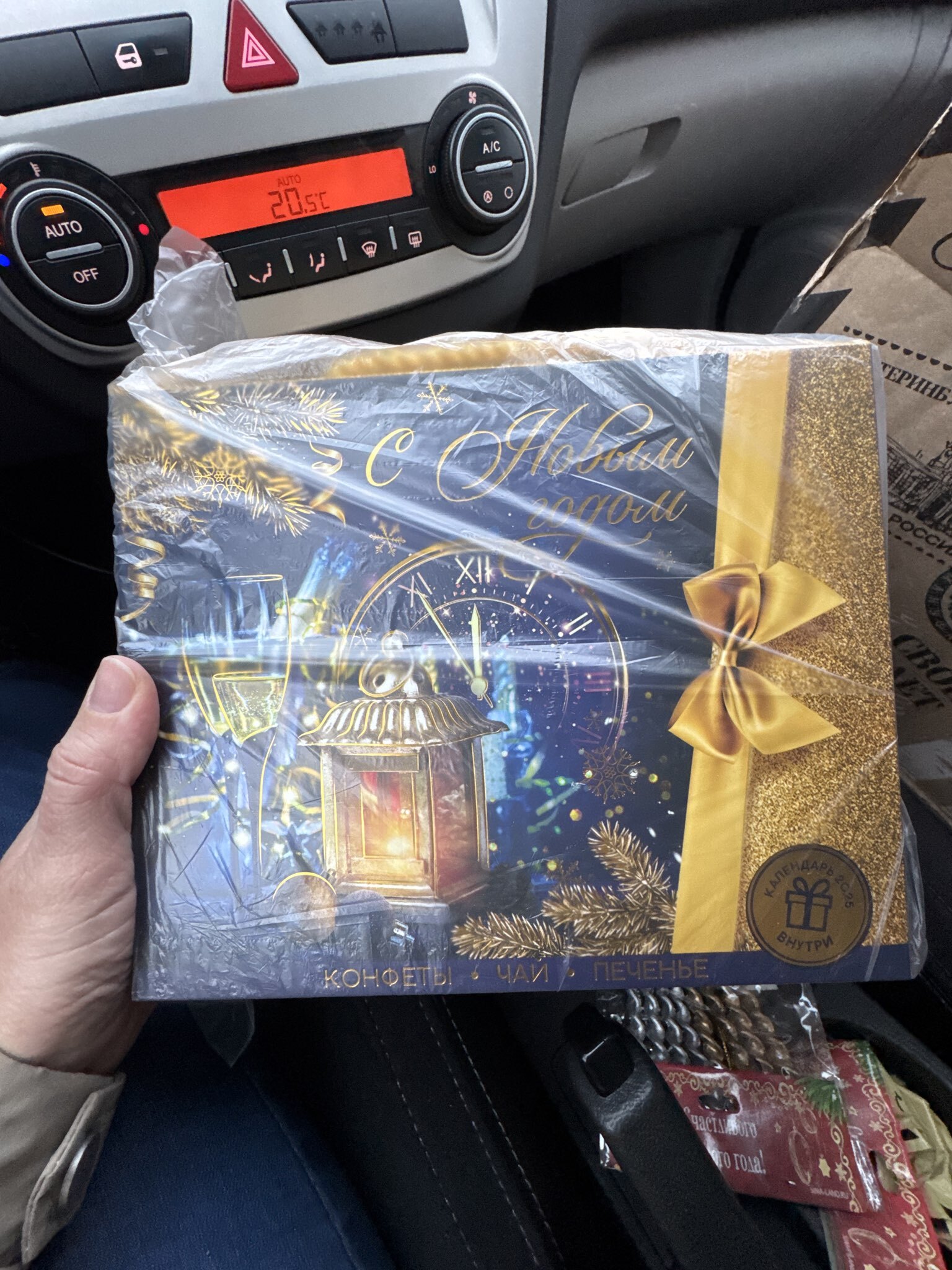 Фотография покупателя товара Подарочный набор новогодний «Счастливого года»: чай, конфеты, печенье брауни - Фото 1