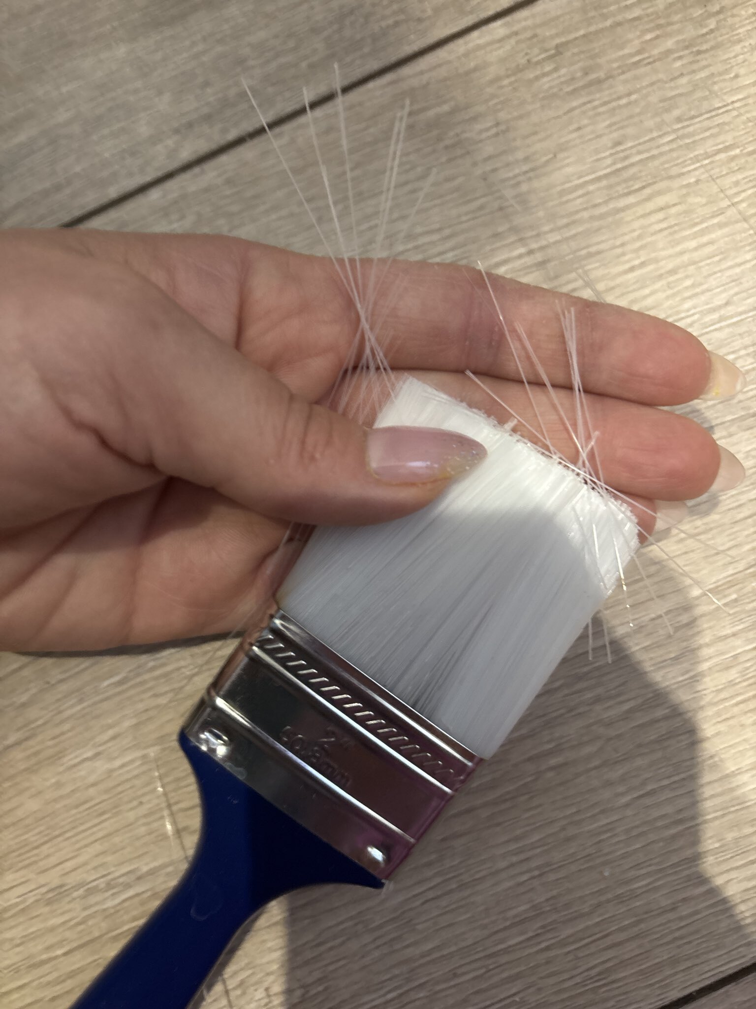 Фотография покупателя товара Кисть плоская ТУНДРА, искусственная щетина, пластиковая рукоятка, 2", 50 мм - Фото 4