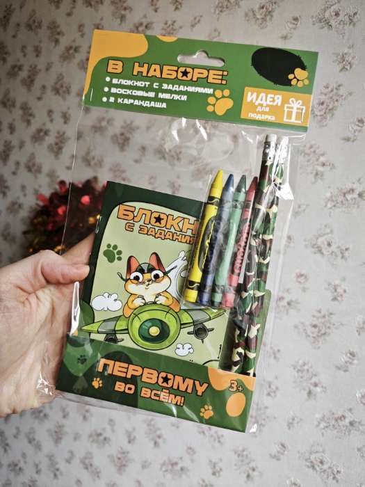 Фотография покупателя товара Подарочный набор блокнот А6, карандаши (2 шт.) и восковые мелки (4 шт.) «Первому во всем» - Фото 1