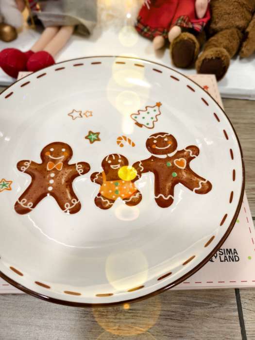 Фотография покупателя товара Тарелка новогодняя Доляна «Имбирные человечки», d=20 см, доломит, белая - Фото 2