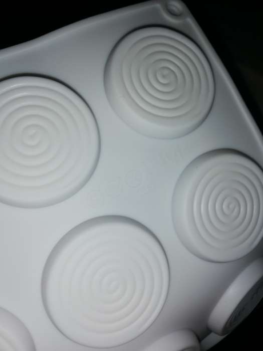 Фотография покупателя товара Форма для муссовых десертов и выпечки Доляна «Гипноз», силикон, 30×17,5×0,5 см, 6 ячеек (d=7,7 см), цвет белый - Фото 5